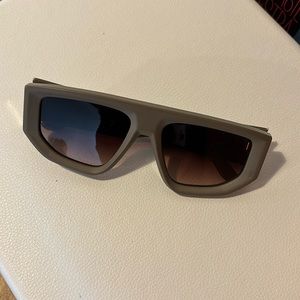 DEZI backtrack shades